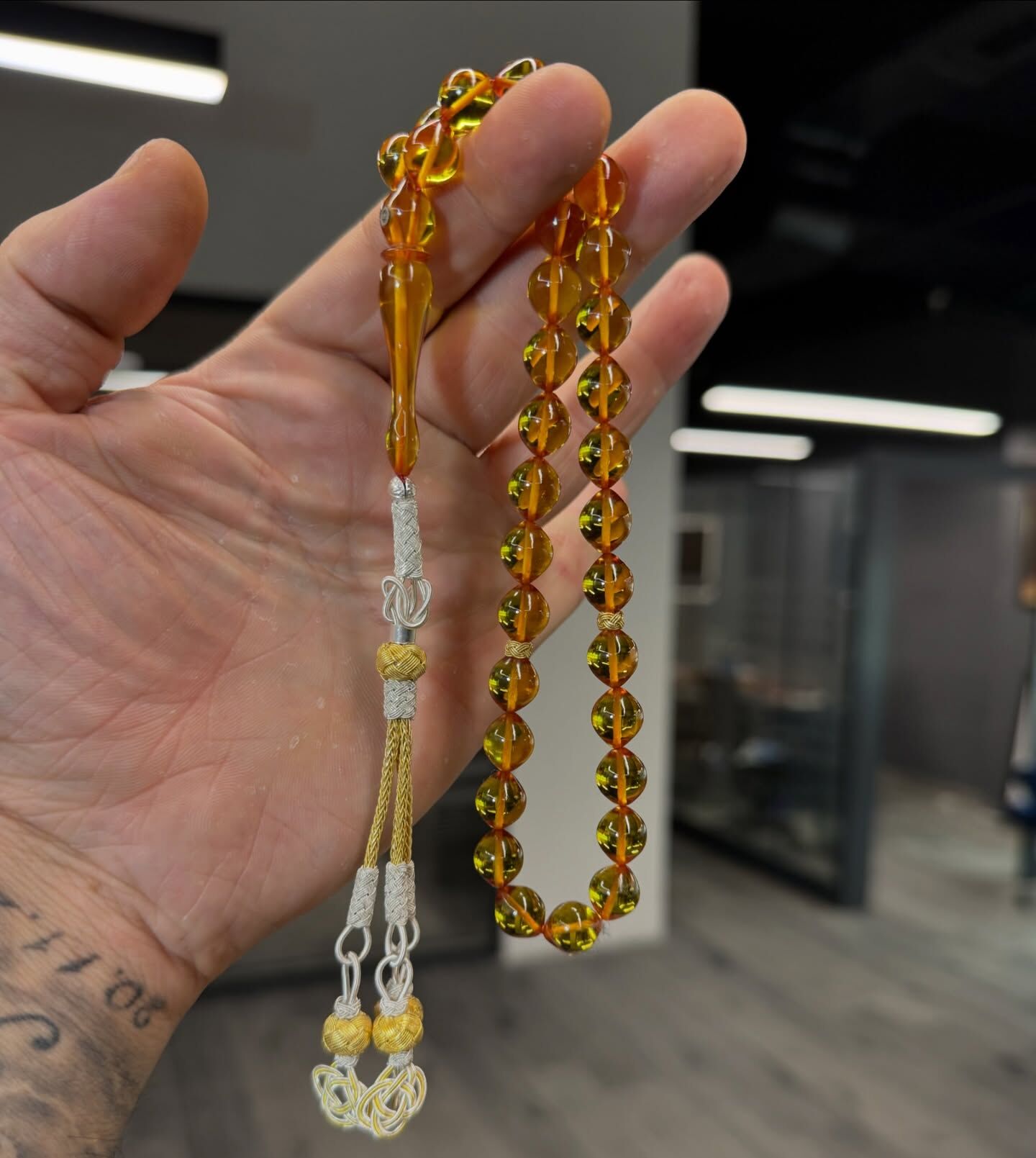 Usta İşçilikli Gümüş Takımlı Kehribar Tesbih